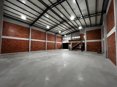 Local Comercial de 400m² en Venta en Defensores del Chaco, Mariano Roque Alonso