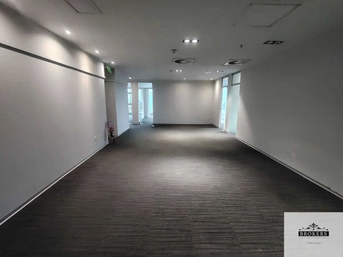 Local Comercial de 888m² en Alquiler en Recoleta, Asunción - Image 7