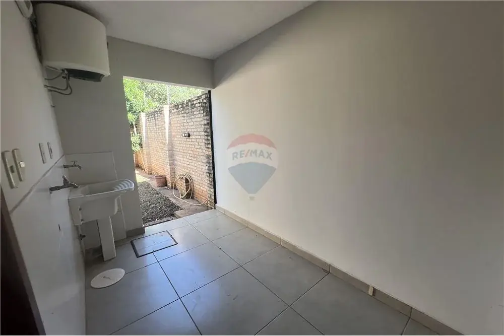 Casa de 3 dormitorios en Venta en Cuarto Barrio, Luque - Image 3