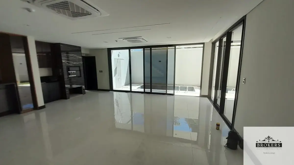 Casa de 3 dormitórios para Aluguel em Madame Lynch, Assunção - Image 4