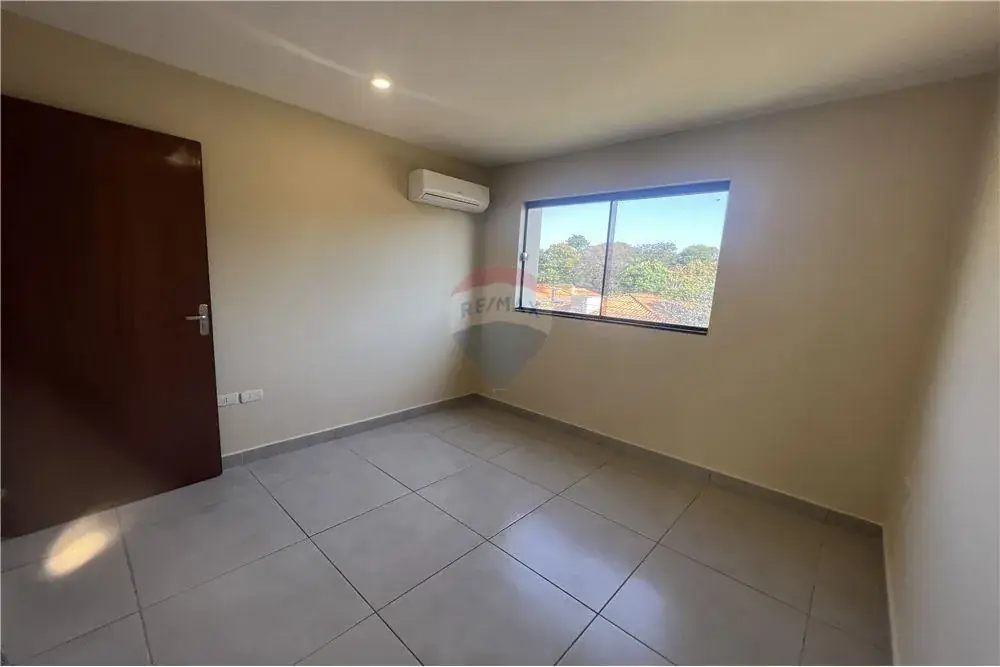 Departamento de 3 dormitorios en Venta en Cuarto Barrio, Luque - Image 9