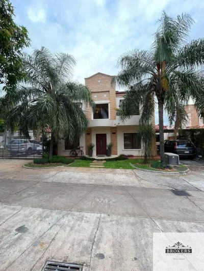 4-Bedroom House for Sale in Cuarto Barrio, Luque