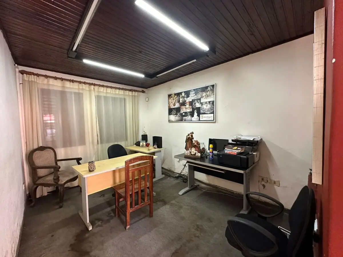 REMATE DE CASA A REMODELAR O DEMOLER EN CIUDAD NUEVA - ASUNCION - Image 3