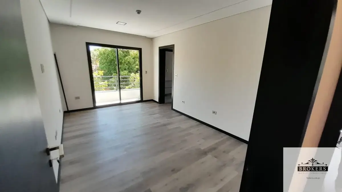 Casa de 3 dormitórios para Aluguel em Madame Lynch, Assunção - Image 13