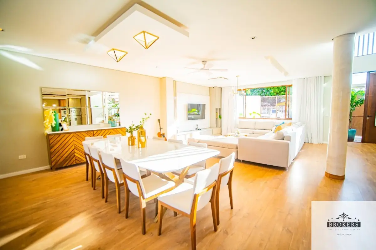 4-Bedroom House for Sale in Laurelty, Luque - Image 3