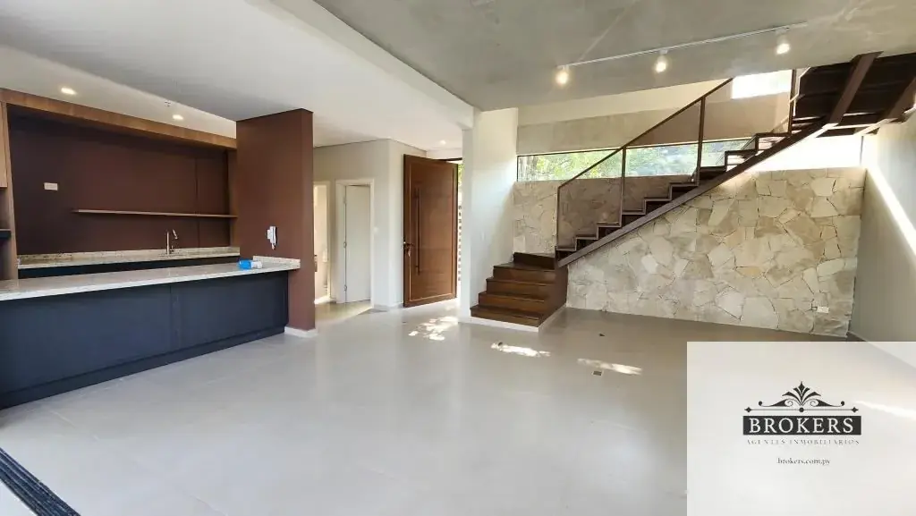 3-Bedroom House for Sale in Primer Barrio, Luque - Image 3