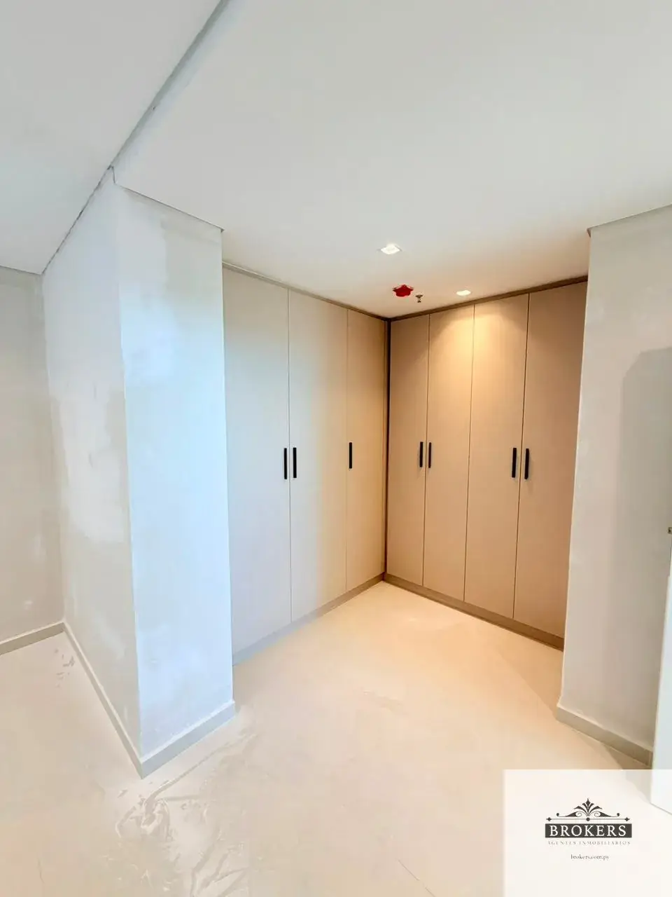 3-Bedroom Apartment for Sale in Mburucuyá, Asunción - Image 12