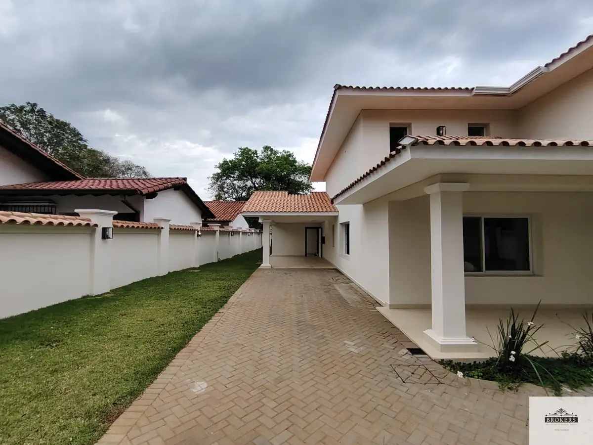 Casa de 5 dormitorios en Alquiler en Mariscal Estigarribia, Asunción - Image 7