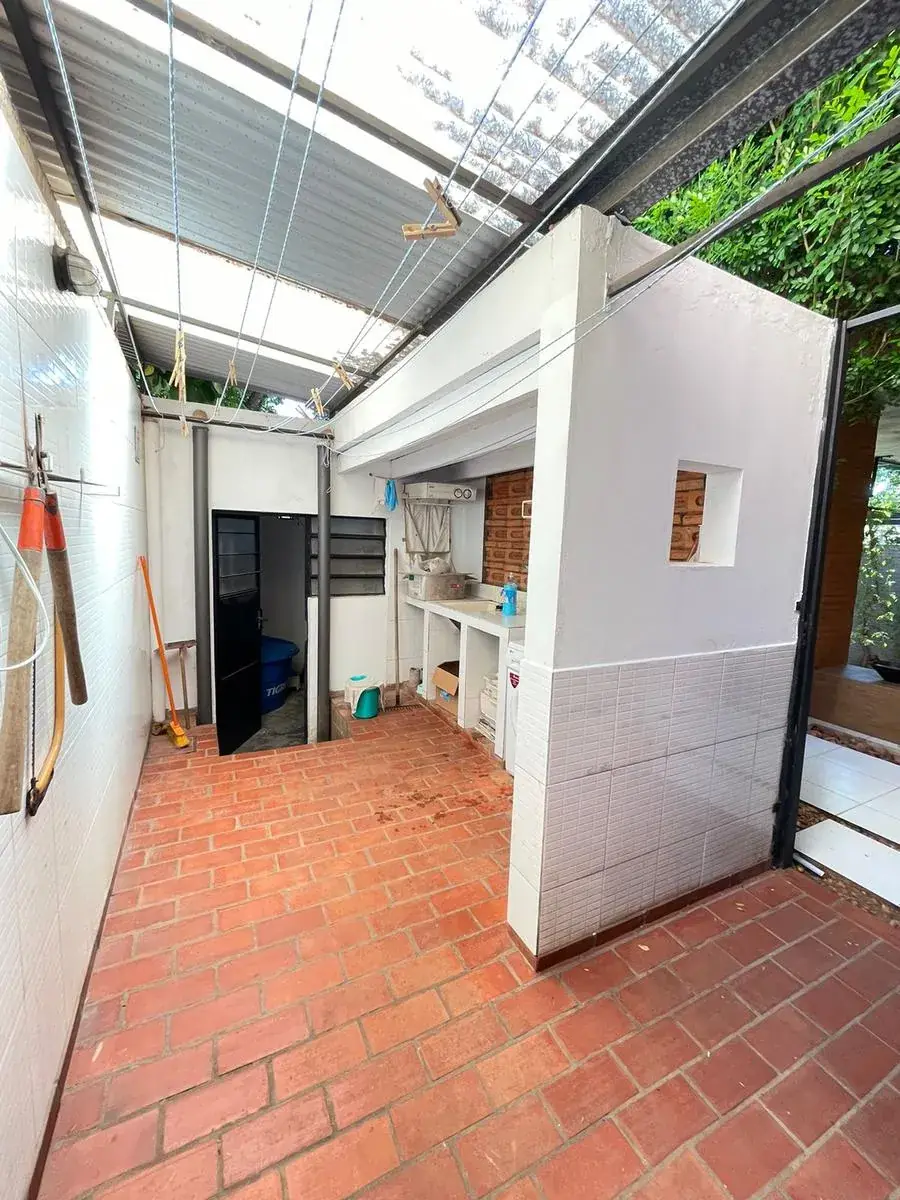 Casa de 3 quartos à Venda em Madame Lynch, Assunção - Image 14