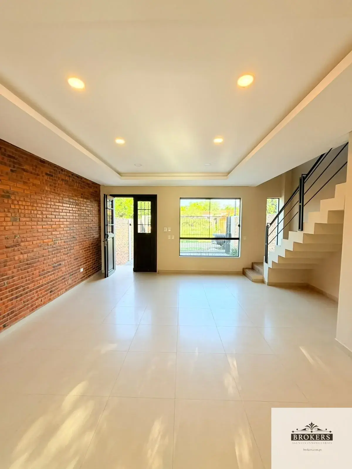 Casa de 3 dormitorios en Venta en Primer Barrio, Luque - Image 3