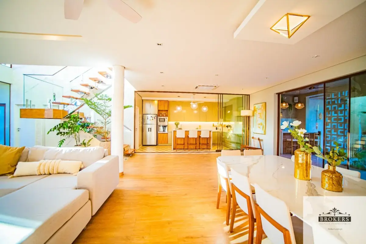 4-Bedroom House for Sale in Laurelty, Luque - Image 7