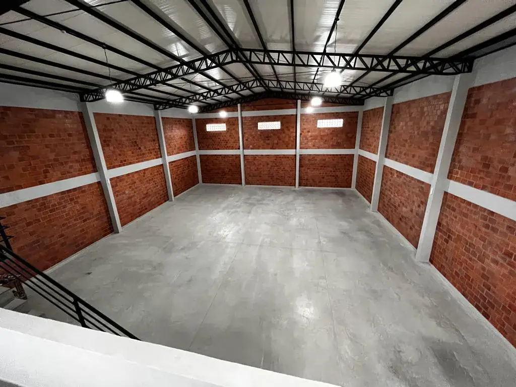 Local Comercial de 400m² en Venta en Defensores del Chaco, Mariano Roque Alonso - Image 5