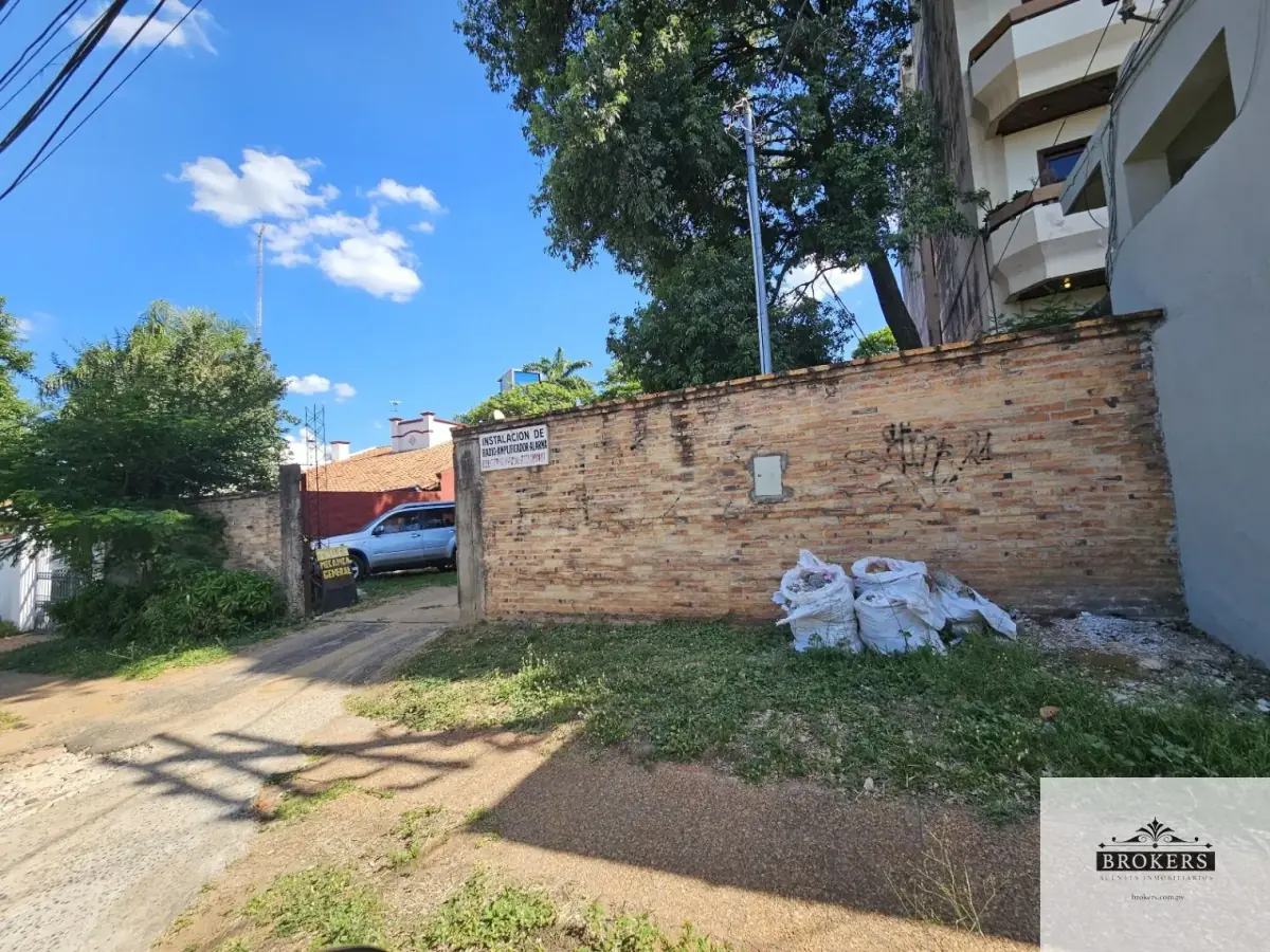 Terreno de 900m² à Venda em Madame Lynch, Assunção - Image 4