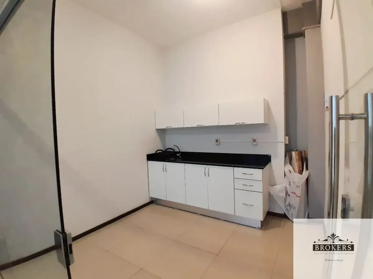 Office of 223m² for Rent in San Jorge, Asunción - Image 8