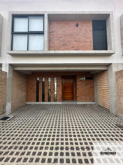 Casa de 3 dormitorios en Venta en Loma Merlo, Luque