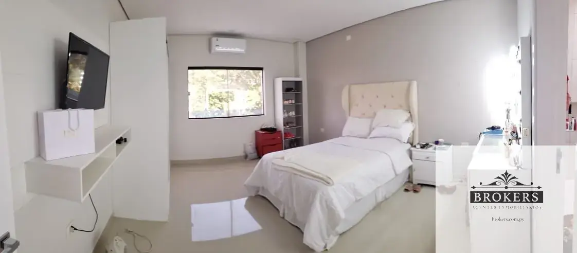 4-Bedroom House for Sale in Loma Merlo, Luque - Image 12