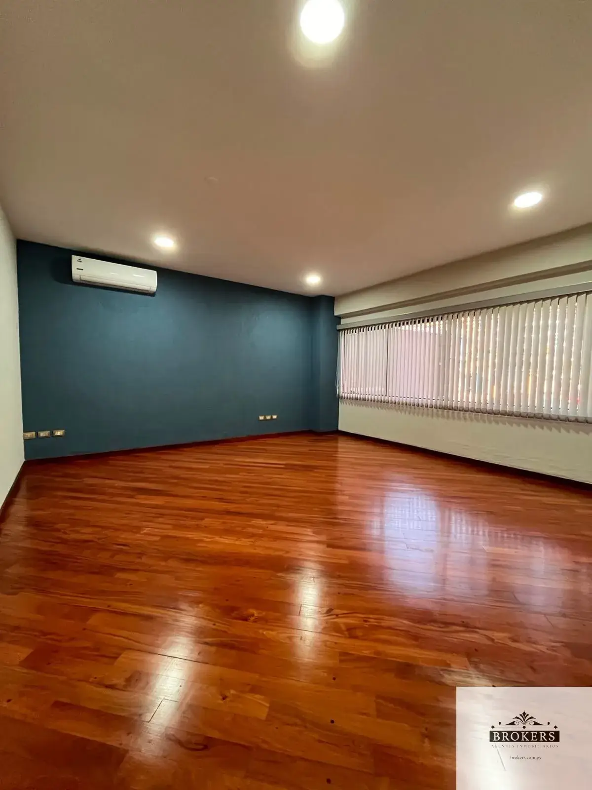 Local Comercial de 120m² en Alquiler en Mariscal Estigarribia, Asunción