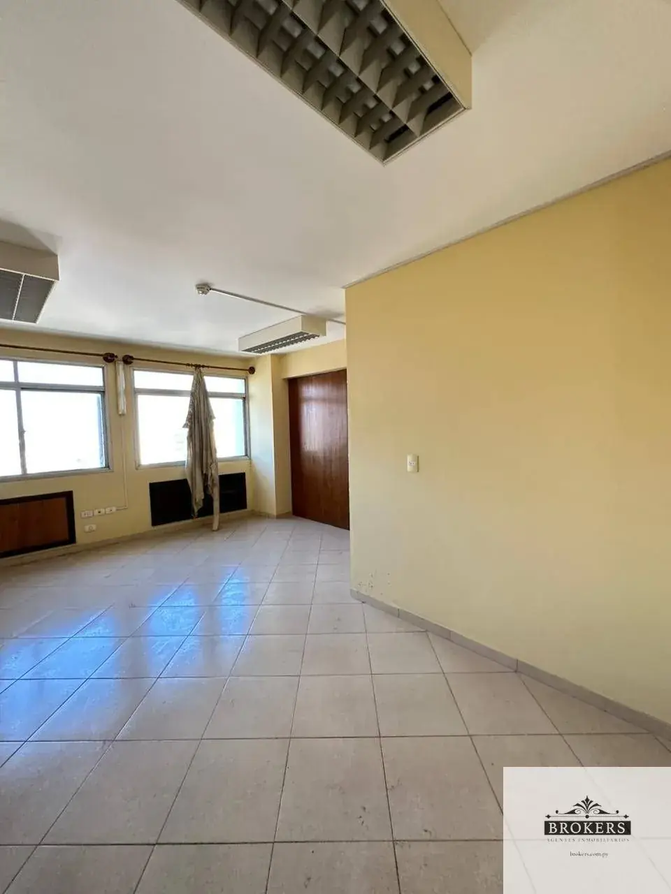 Espaço Comercial de 47m² para Aluguel em Catedral, Assunção - Image 5