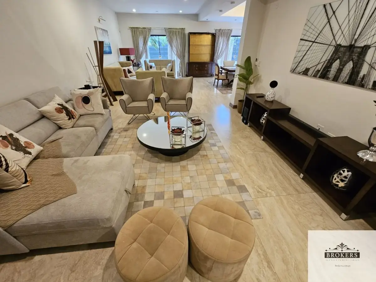 Casa de 3 dormitorios en Alquiler en Recoleta, Asunción - Image 4