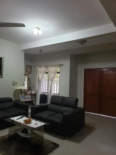 Casa de 4 dormitorios en Venta en Villa Ofelia, Fernando de la Mora