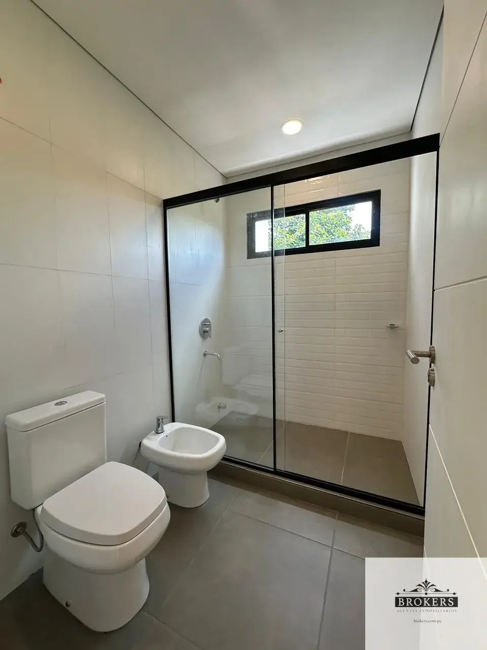 Casa de 3 dormitorios en Venta en Primer Barrio, Luque - Image 8