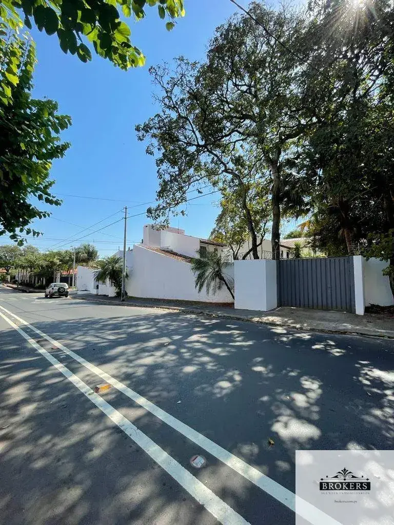 Local Comercial de 385m² en Alquiler en Mariscal Estigarribia, Asunción - Image 3