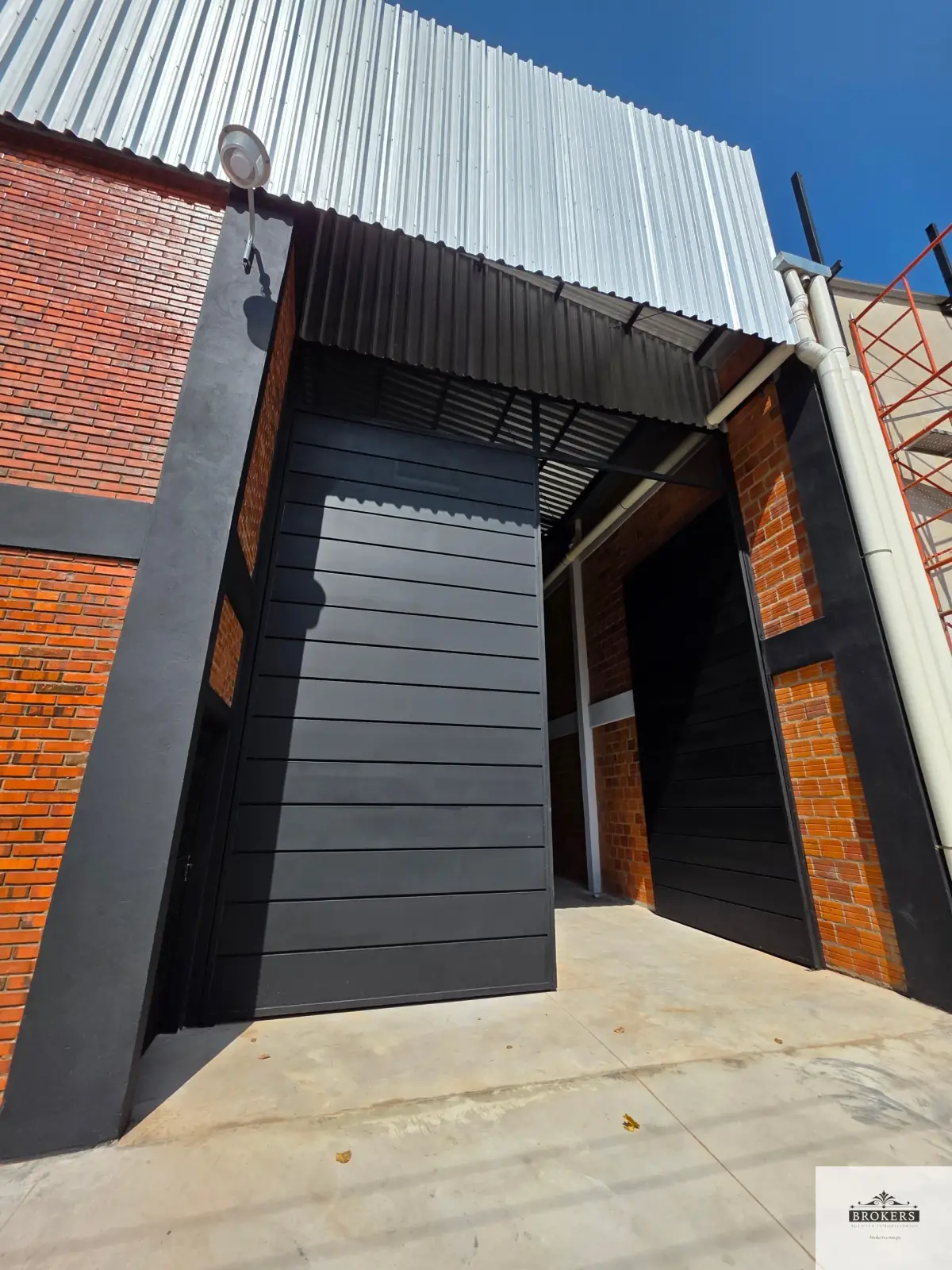 Espaço Comercial de 360m² para Aluguel em San Ramon, Mariano Roque Alonso - Image 3