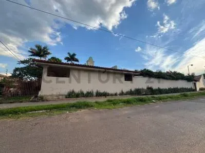 Terreno de 912.94m² en Venta en Villa Ofelia, Fernando de la Mora