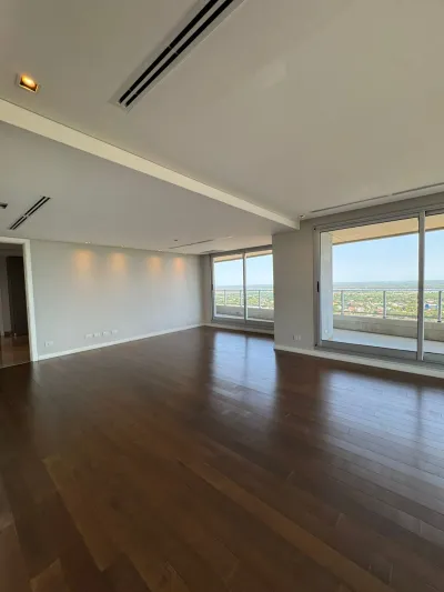 Departamento de 4 dormitorios, 331m², en Alquiler en Mburucuyá, Asunción