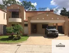Casa de 3 dormitorios en Venta en Cuarto Barrio, Luque