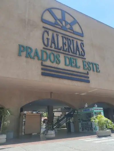 Local en venta, CC Galerías Prados del este, para remodelar.