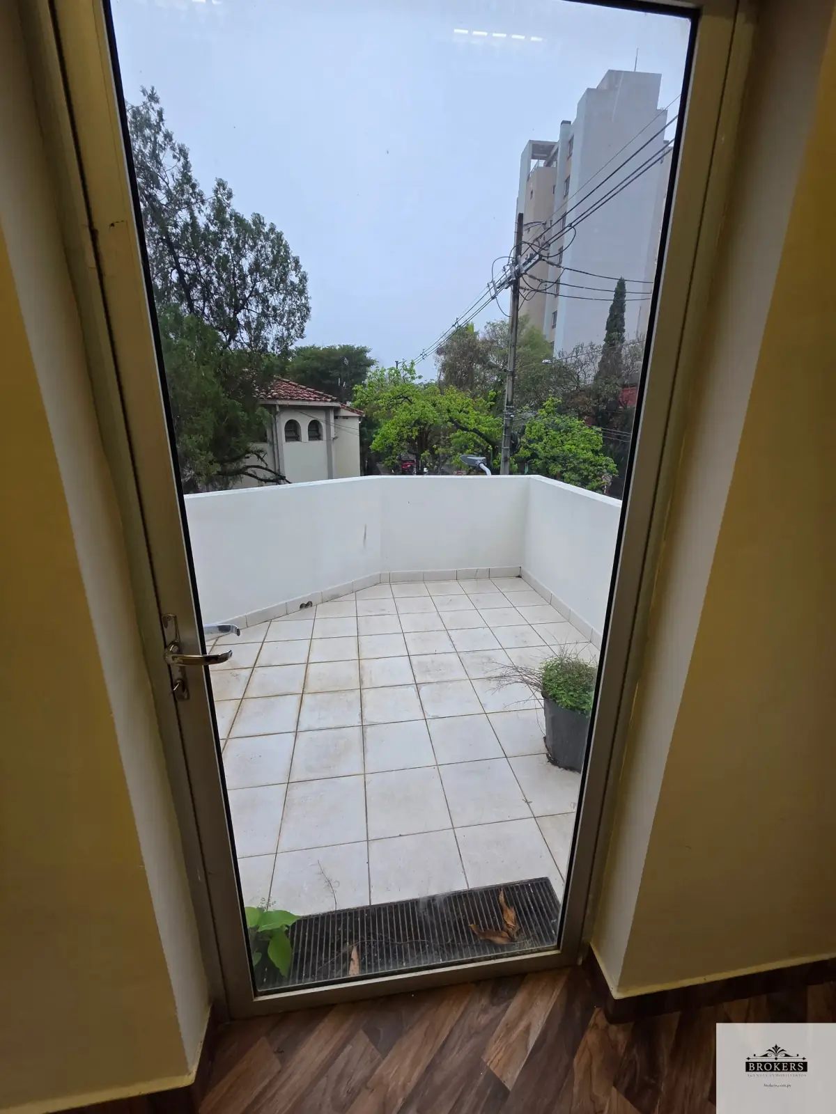Local Comercial de 148m² en Alquiler en Recoleta, Asunción - Image 4