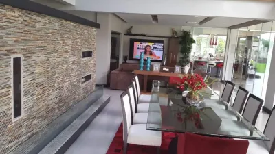 Casa de 5 dormitorios en Venta en Loma Merlo, Luque