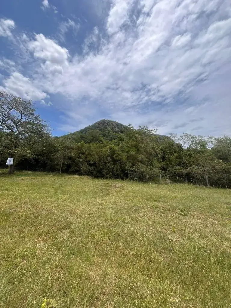 Terreno de 2,250m² en Venta en Paraguarí, Ciudad de Arroyo Pora-Sub Urbano