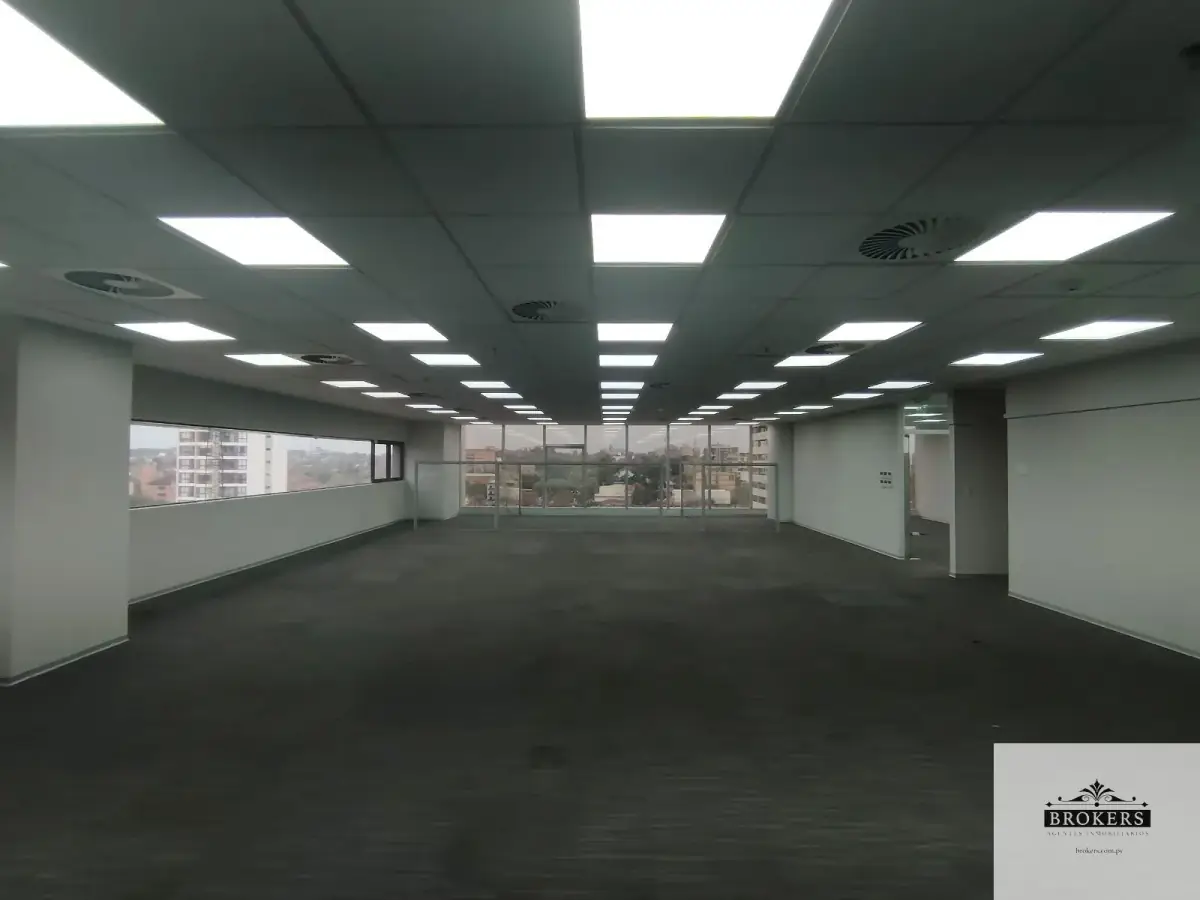 Local Comercial de 888m² en Alquiler en Recoleta, Asunción - Image 15