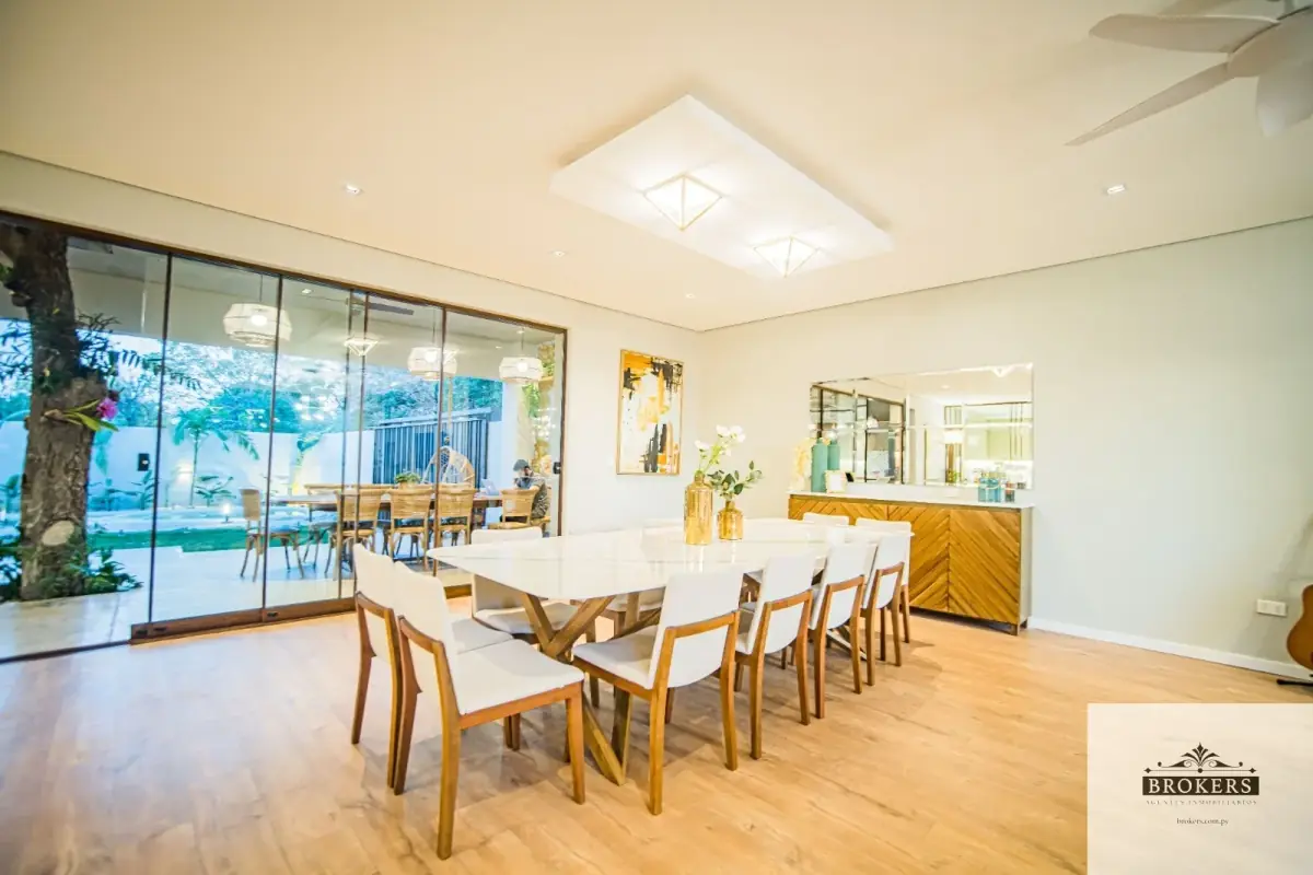 4-Bedroom House for Sale in Laurelty, Luque - Image 11