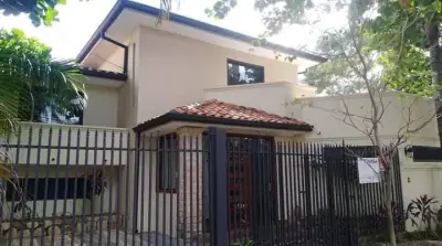 Casa de 3 dormitorios en Venta en Madame Lynch, Asunción