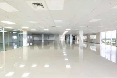 Local Comercial de 120m² en Alquiler en Villa Morra, Asunción