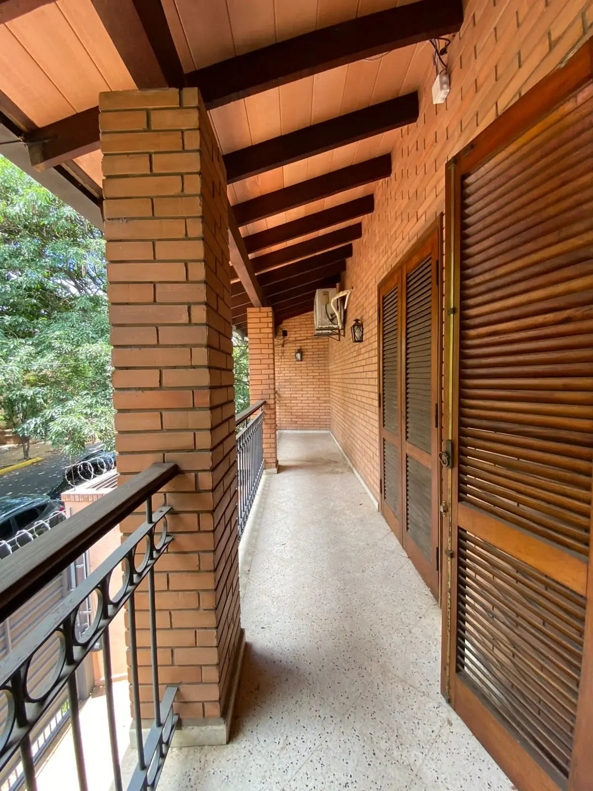 Vendo amplia casa con 3 habitaciones en suite Barrio Las Mercedes - Image 11
