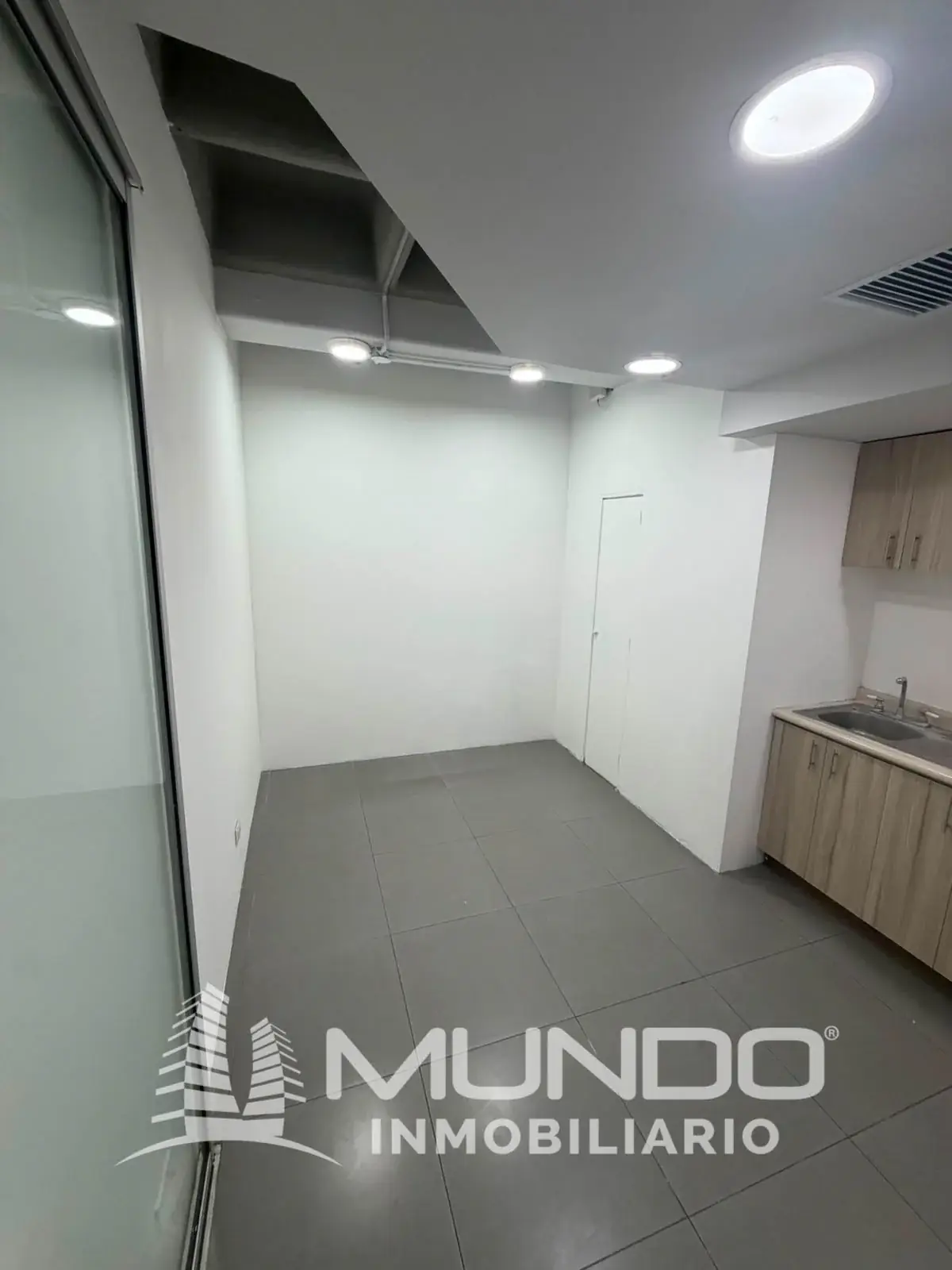 Local Comercial de 166,24m² en Alquiler en Zona 10, Ciudad de Guatemala - Image 11