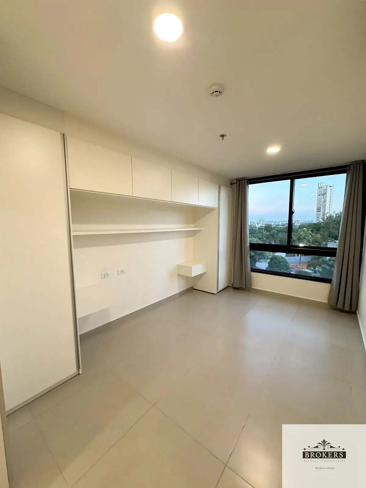 2-Bedroom Apartment for Rent in San Jorge, Asunción - Image 6