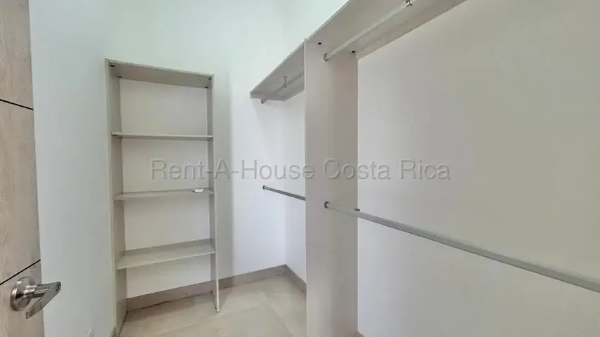 3-Bedroom House, 192m², for Rent in Heredia - Image 8