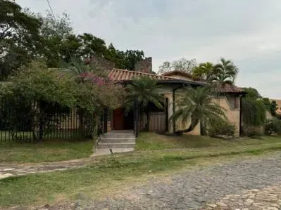 Casa de 3 dormitorios en Venta en Kennedy, Lambaré