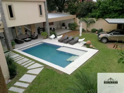 5-Bedroom House for Sale in Mburicaó, Lambaré