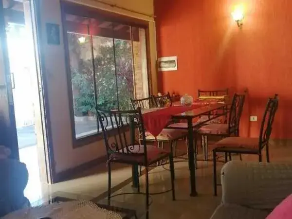 Casa de 5 dormitorios en Venta en Tres Bocas, Fernando de la Mora - Image 4