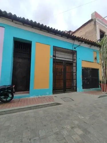 Casa comercial en Venta, Casco Histórico de la Guaira, para remodelar.