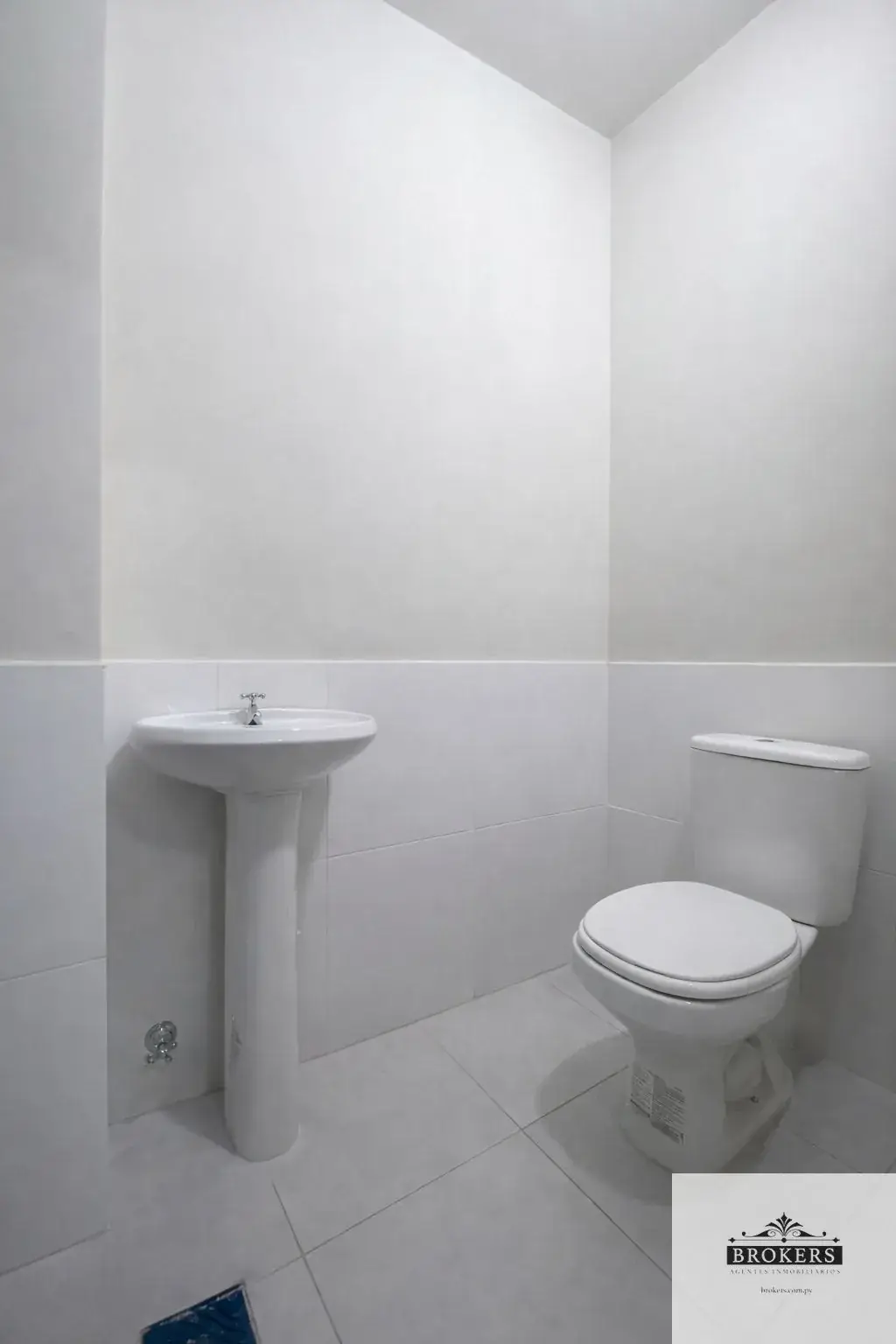 Commercial Space of 853m² for Rent in Monseñor Bogarín, Mariano Roque Alonso