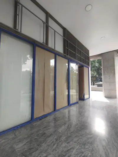 Local comercial en venta, urb. Los Palos Grandes, Torre Cavendes