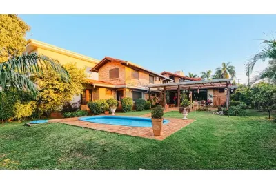 Casa de 5 dormitorios en Venta en Paraná Country Club, Hernandarias