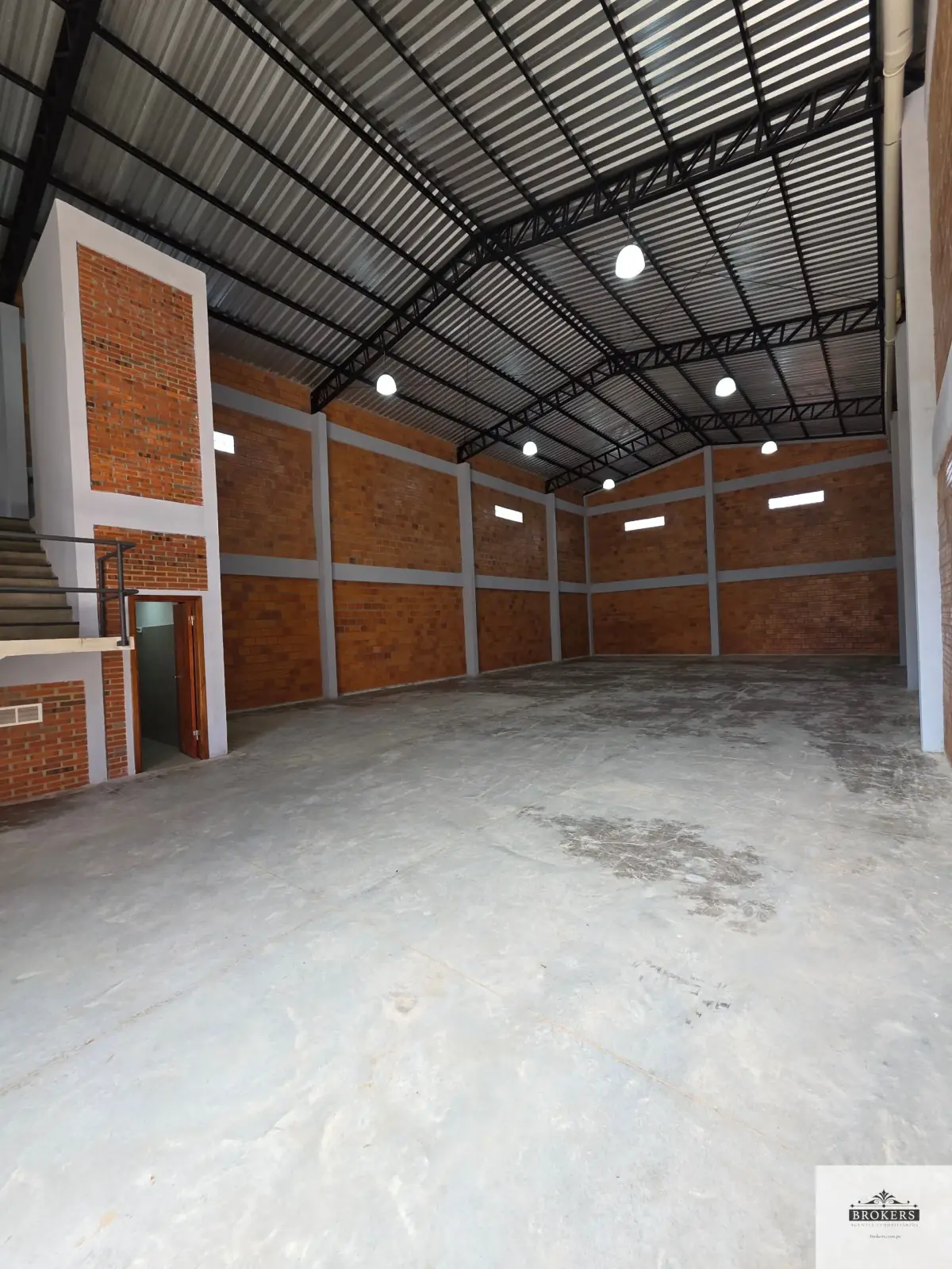 Espaço Comercial de 360m² para Aluguel em San Ramon, Mariano Roque Alonso - Image 7